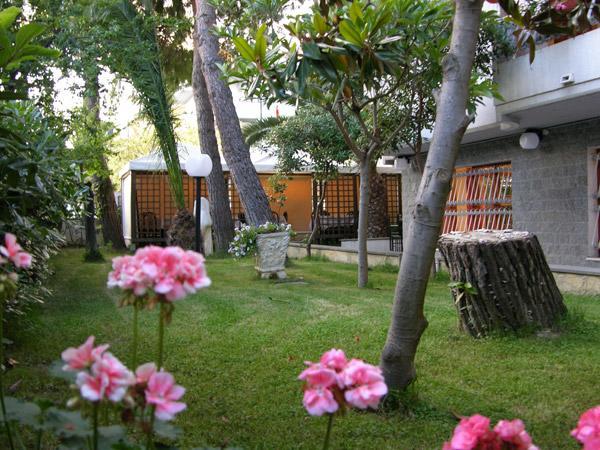 Hotel Bristol Pineto Exterior foto